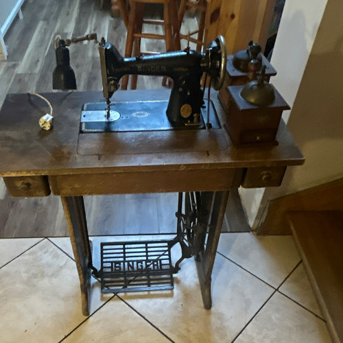 Antike tret nähmaschine - antike, tret-nähmaschine
