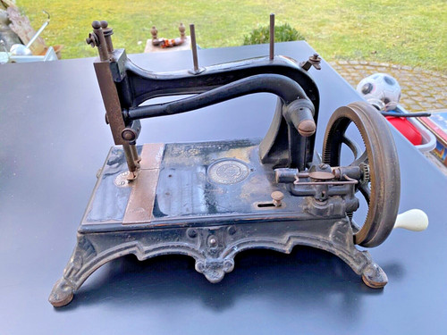 Tischnähmaschine - ,