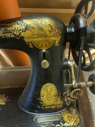 Antike singer sphinx - singer,