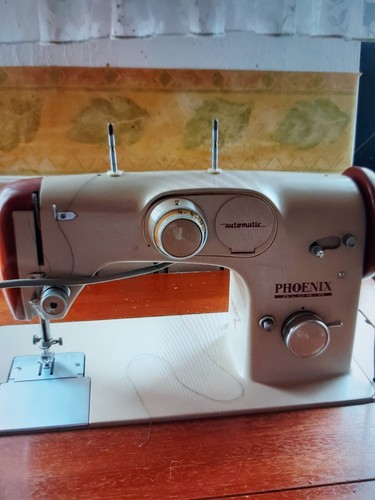 ältere nähmaschine mit tisch - nähmaschine,